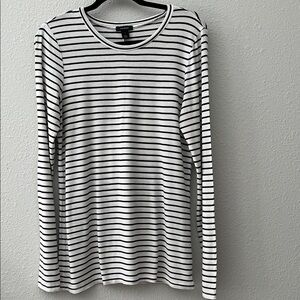 Halogen Black and White Striped Long Sleeve Tee
Modal & Spandex
Sz 1
Sz L